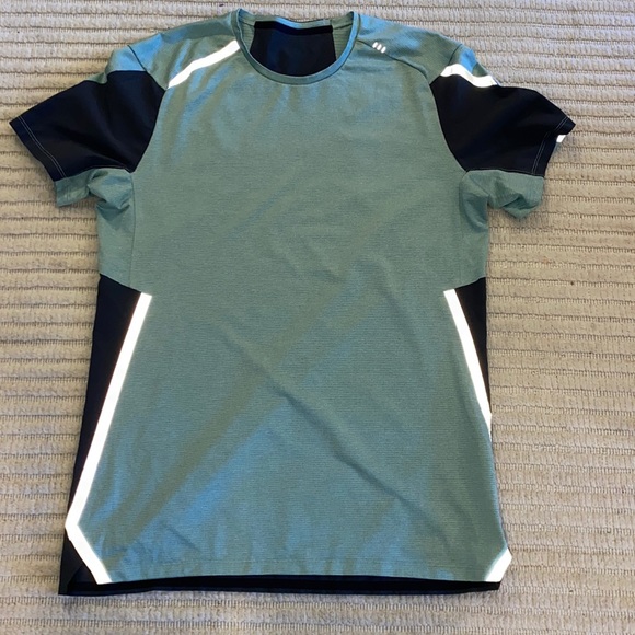 Men’s Lululemon lightweight shirt w reflective detailing - Picture 1 of 5